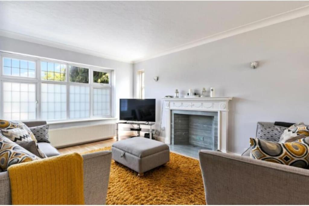 Large Family Home Near Richmond Park New Malden Bagian luar foto
