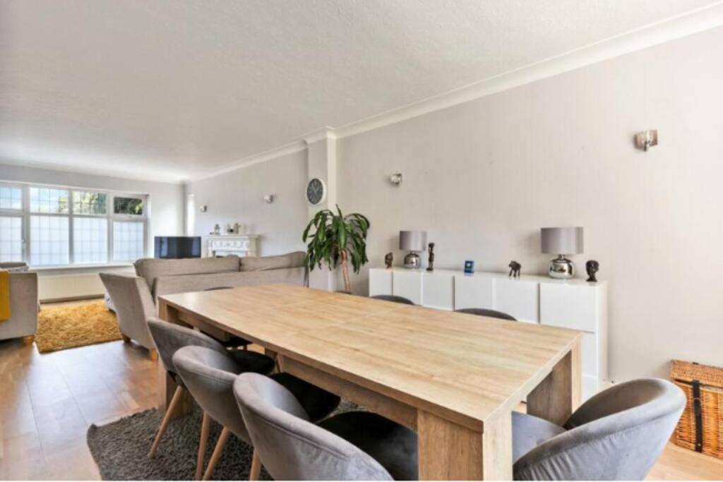 Large Family Home Near Richmond Park New Malden Bagian luar foto