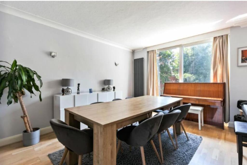 Large Family Home Near Richmond Park New Malden Bagian luar foto