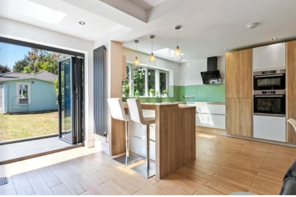 Large Family Home Near Richmond Park New Malden Bagian luar foto