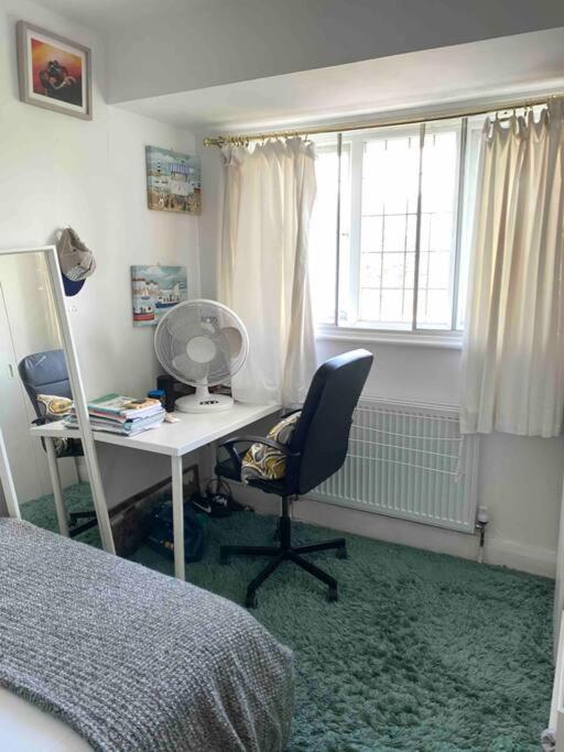 Large Family Home Near Richmond Park New Malden Bagian luar foto